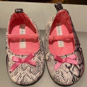Baby girl shoes, 3-6 months